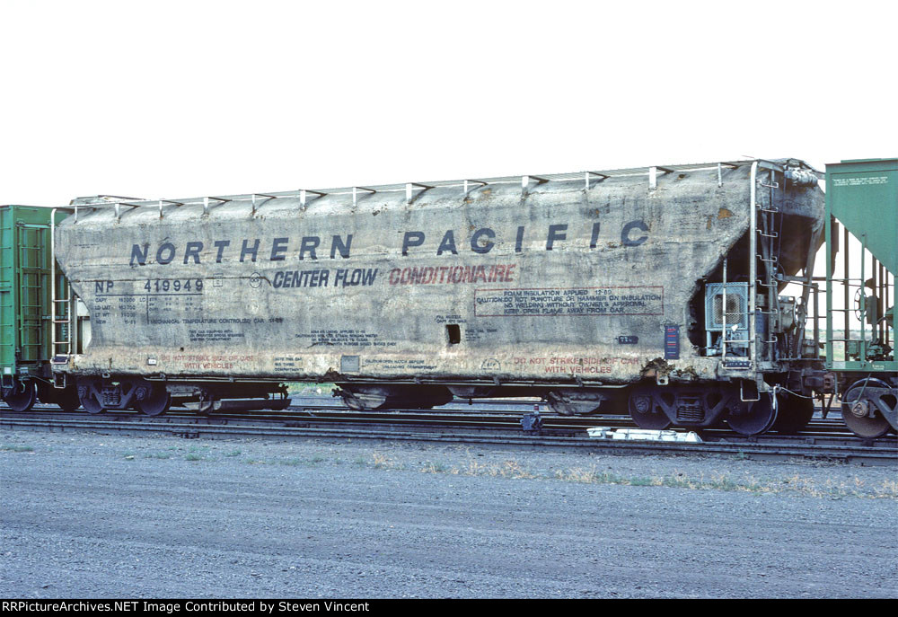 Northern Pacific Conditionaire covered hopper NP #419949 for moving bulk potatoes.